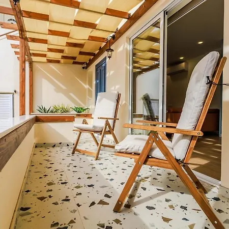 Apartment Boutique By The Sea