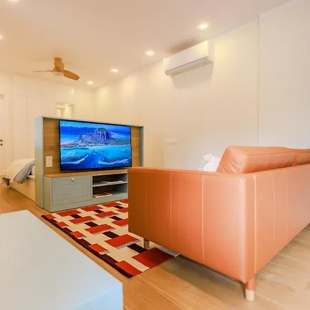 Boutique By The Sea Apartment *