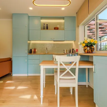 Boutique By The Sea Apartment *